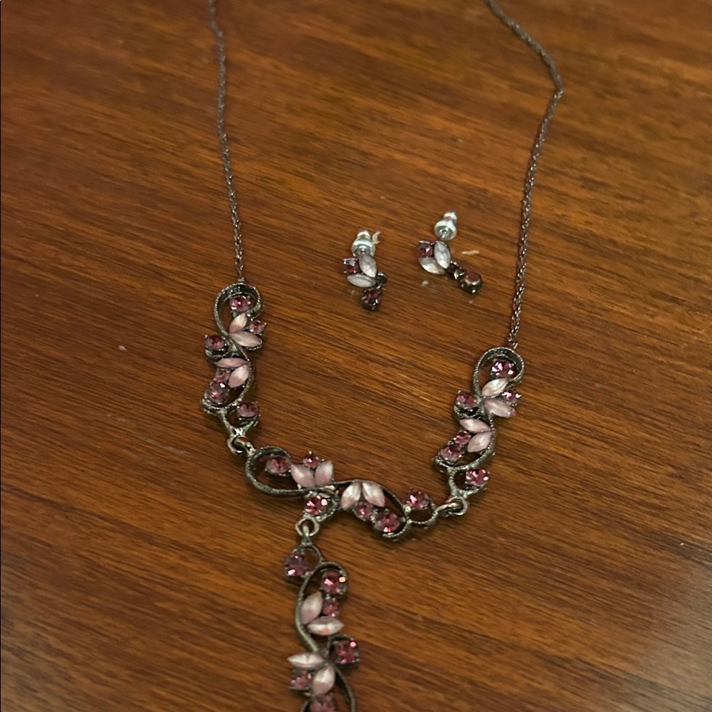 🌼2 for $35🌼Elegant Pink and Silver Floral Necklace and Earring Set